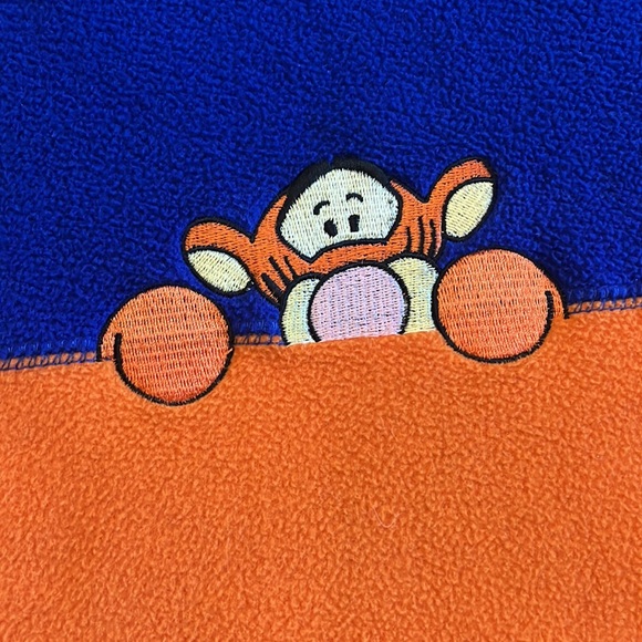 Vintage tigger scarf - Picture 2 of 3